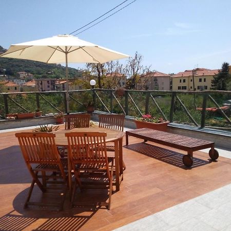 Casa Papaveri Rossi Финале Лигуре Екстериор снимка