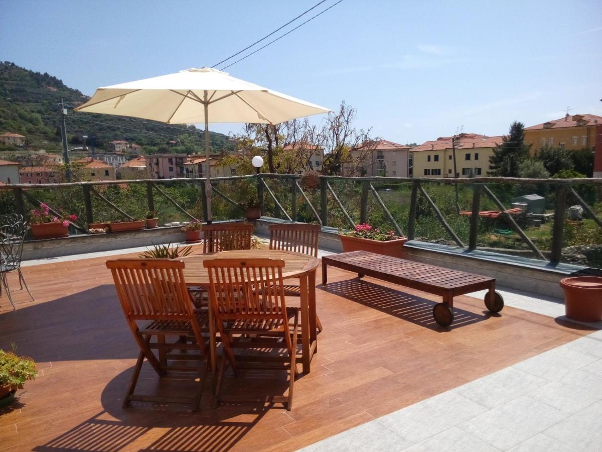 Casa Papaveri Rossi Финале Лигуре Екстериор снимка