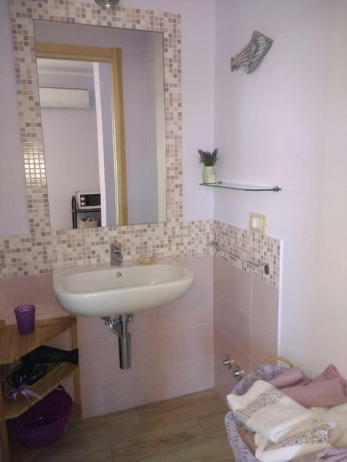 Casa Papaveri Rossi Финале Лигуре Екстериор снимка